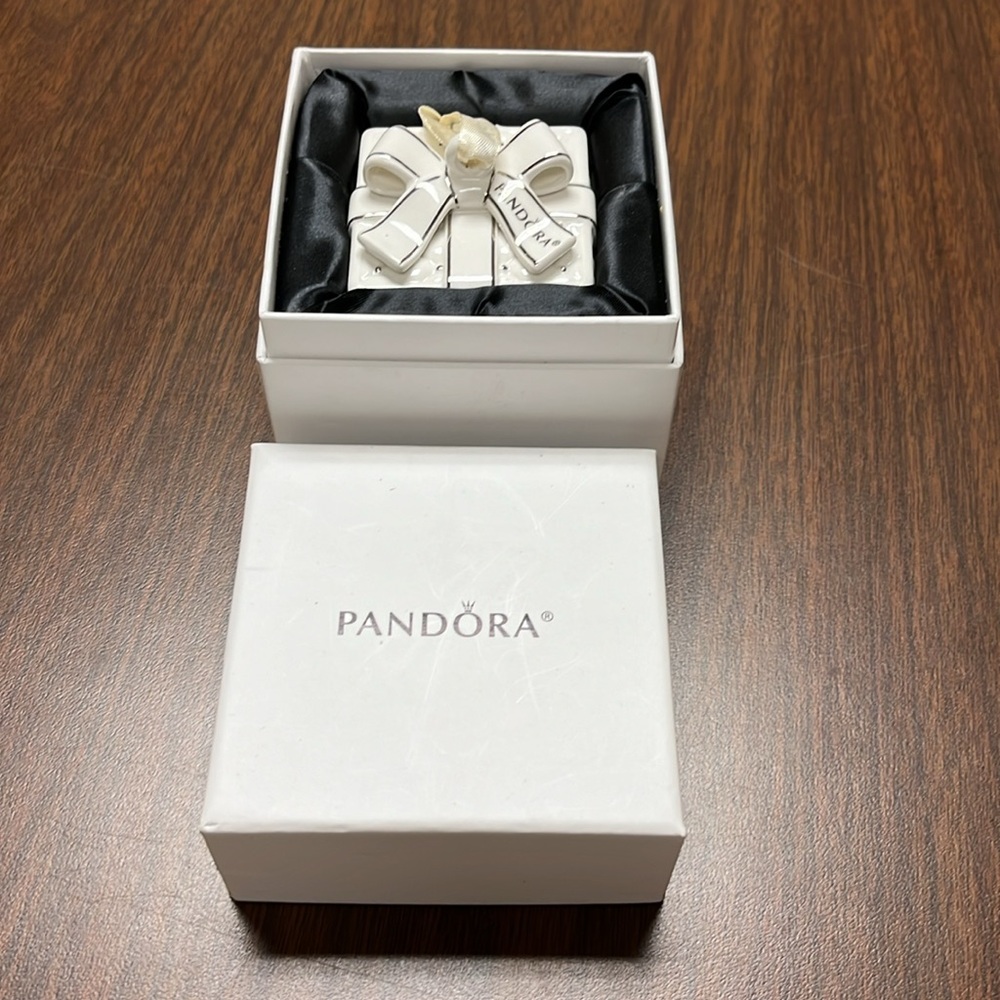 Pandora gift box ornament with charm pouch‎